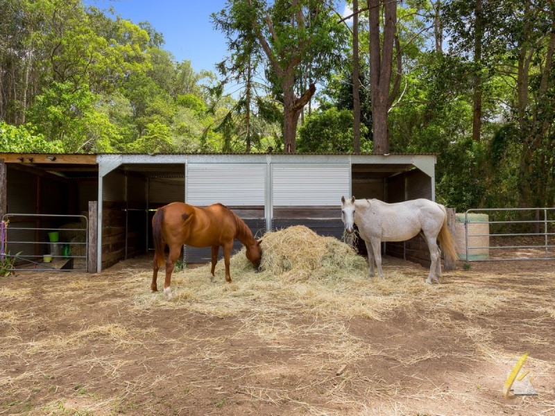 130 Savages Road, Brookfield QLD 4069