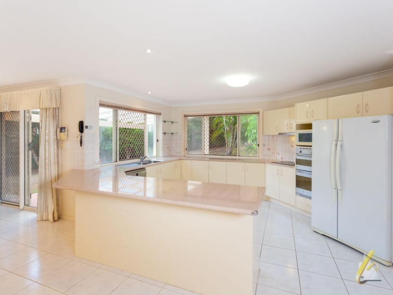 4 Paterson Pl, Forest Lake QLD 4078