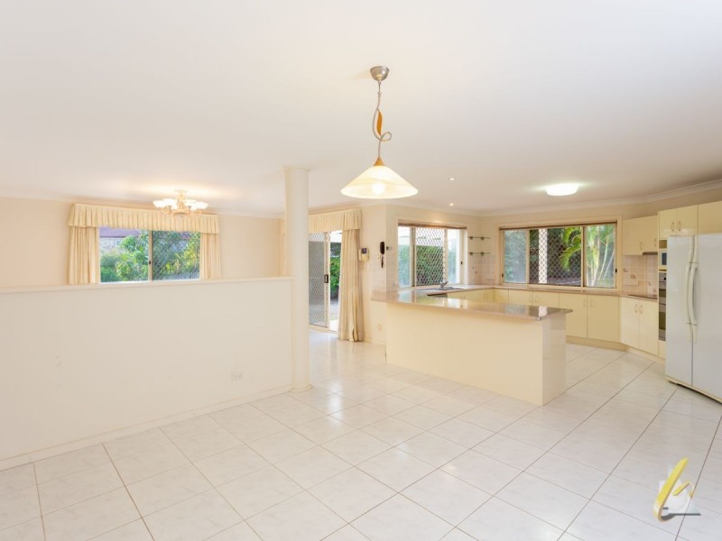 4 Paterson Pl, Forest Lake QLD 4078