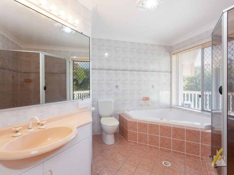 4 Paterson Pl, Forest Lake QLD 4078