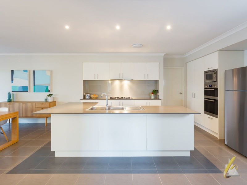 12 Freshwater Place, Moggill QLD 4070