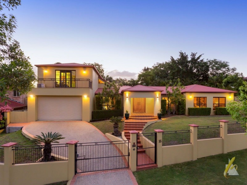 16 Harrington Close, Brookfield QLD 4069