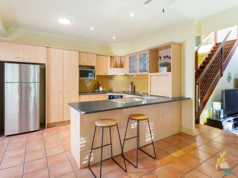 16 Harrington Close, Brookfield QLD 4069