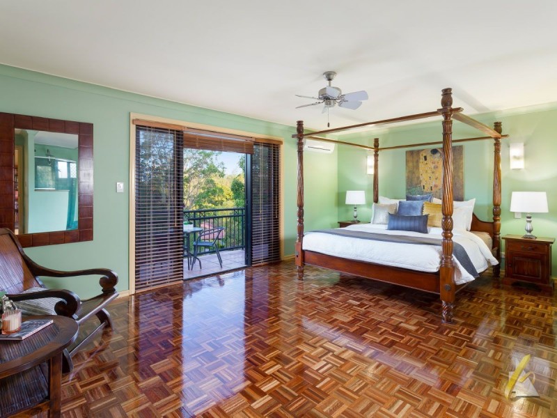 16 Harrington Close, Brookfield QLD 4069