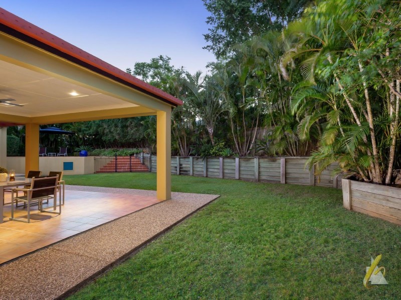 16 Harrington Close, Brookfield QLD 4069