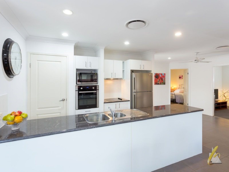 25a Pioneer Crescent, Bellbowrie QLD 4070
