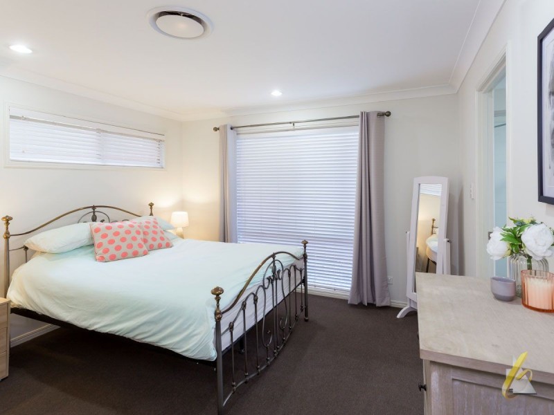 25a Pioneer Crescent, Bellbowrie QLD 4070