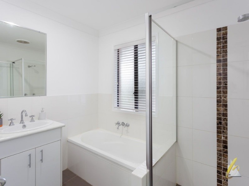 25a Pioneer Crescent, Bellbowrie QLD 4070