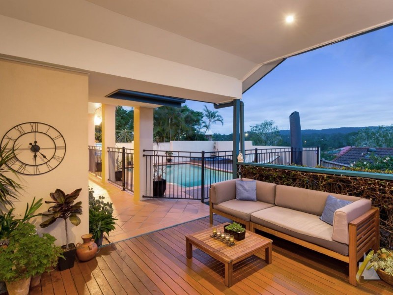 27 Mcconnell Crescent, Brookfield QLD 4069