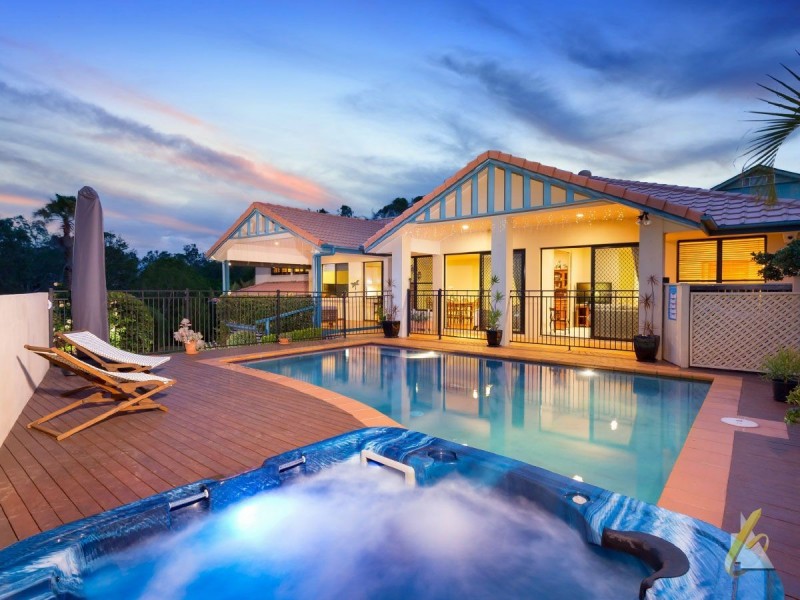 27 Mcconnell Crescent, Brookfield QLD 4069