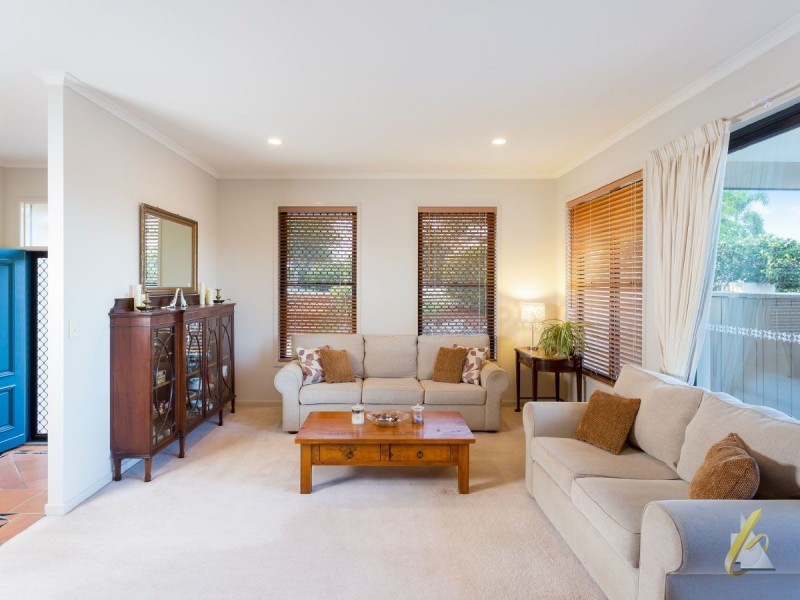 27 Mcconnell Crescent, Brookfield QLD 4069
