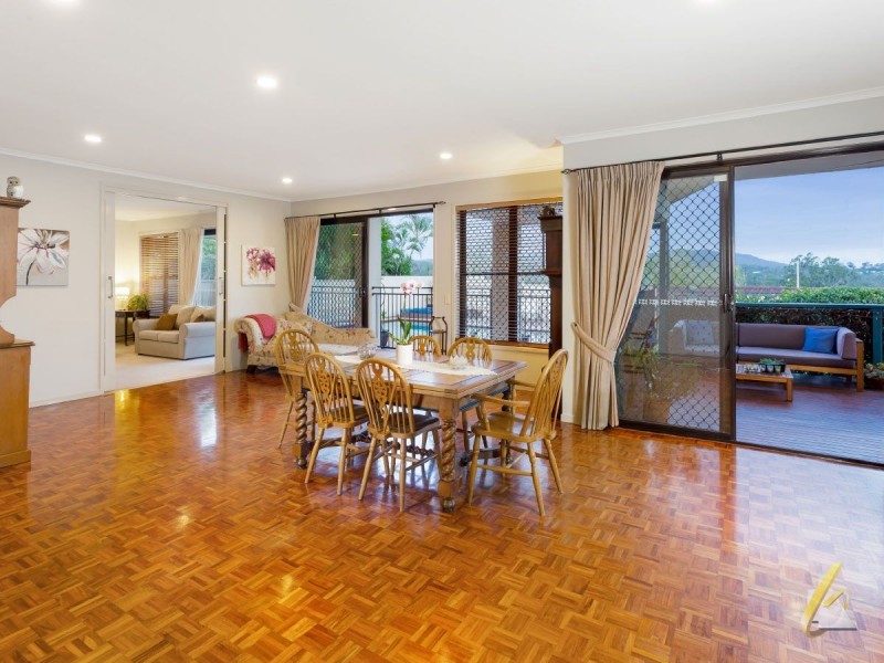 27 Mcconnell Crescent, Brookfield QLD 4069