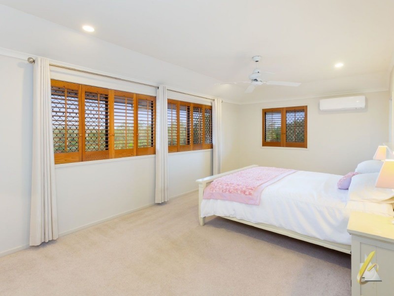 27 Mcconnell Crescent, Brookfield QLD 4069