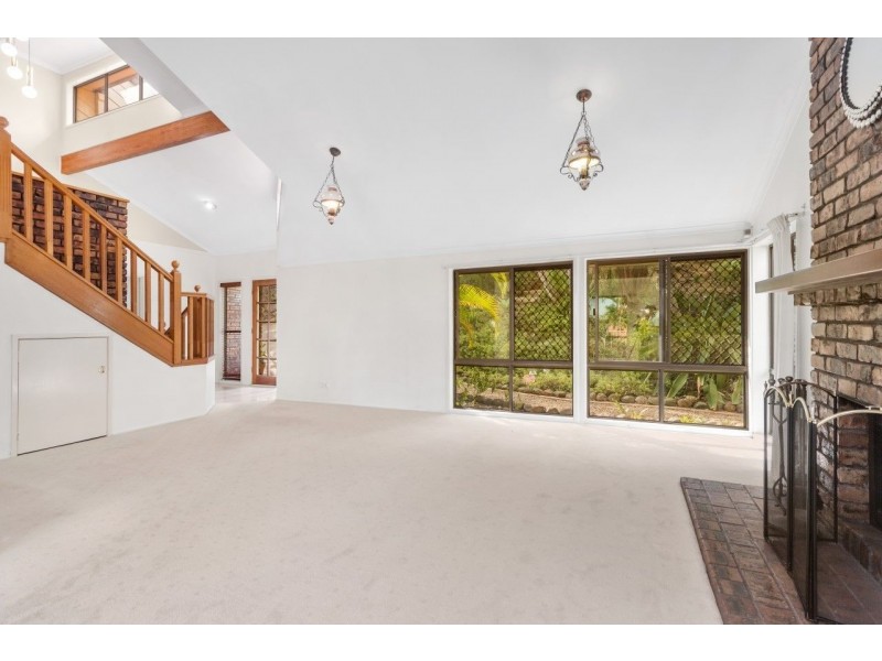 30 Hannah Street, Mount Ommaney QLD 4074