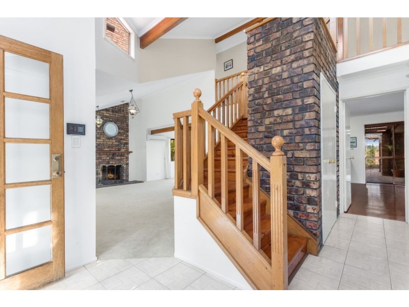 30 Hannah Street, Mount Ommaney QLD 4074