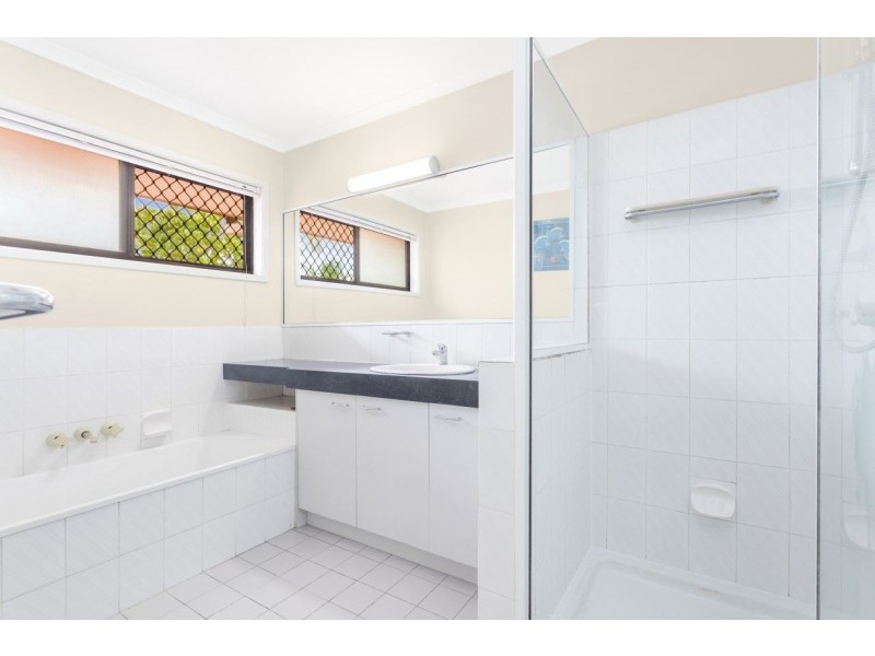 30 Hannah Street, Mount Ommaney QLD 4074