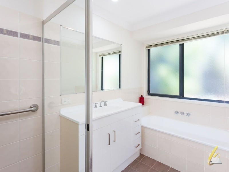 11 Grange Place, Moggill QLD 4070