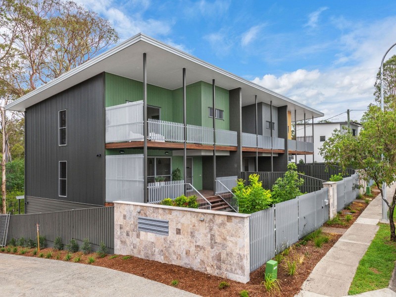 33 Kersley Road, Kenmore QLD 4069