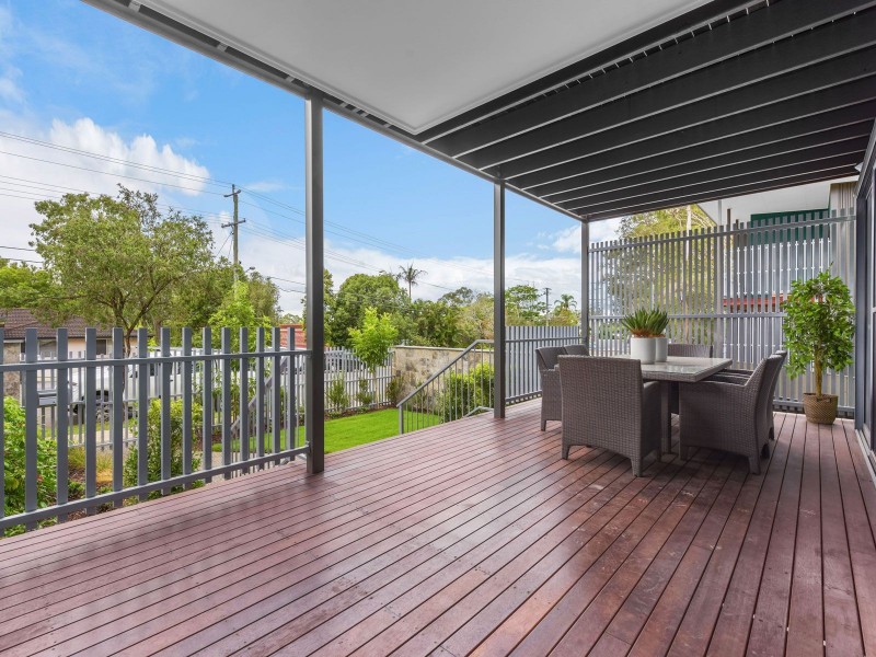 33 Kersley Road, Kenmore QLD 4069