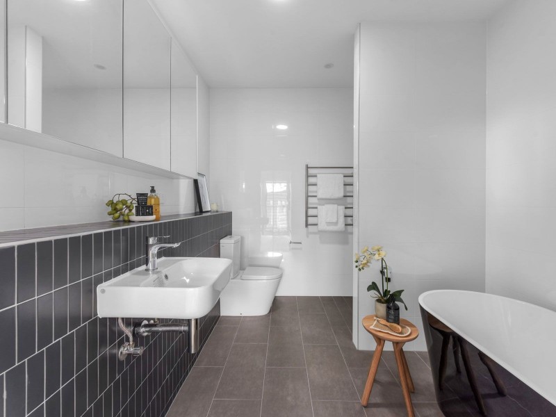 33 Kersley Road, Kenmore QLD 4069