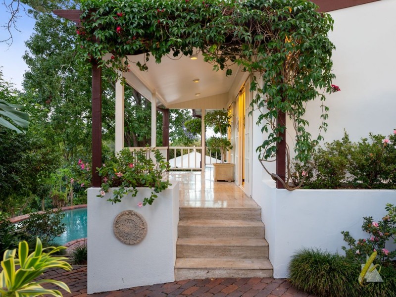 7 Baree Street, Kenmore QLD 4069