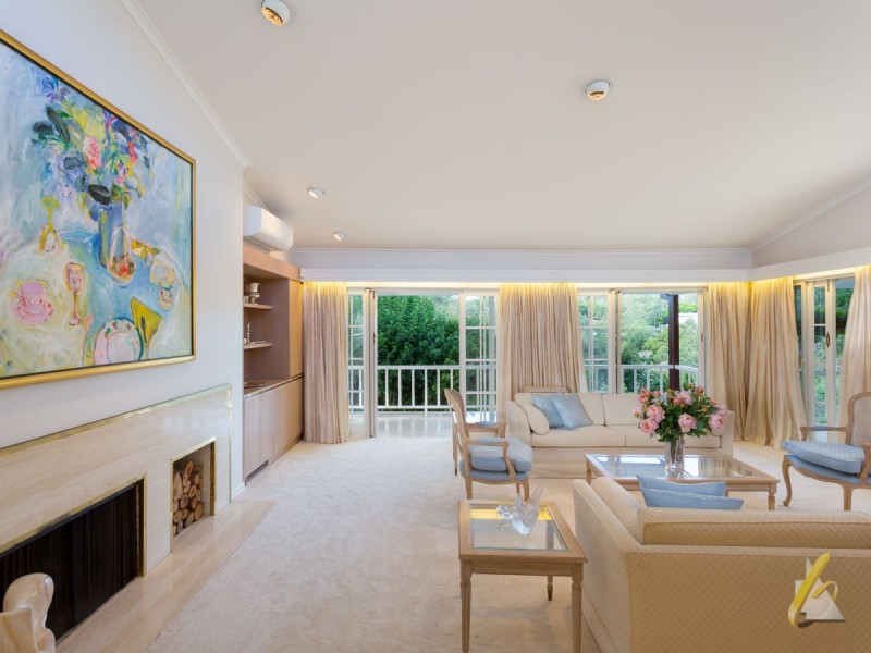 7 Baree Street, Kenmore QLD 4069