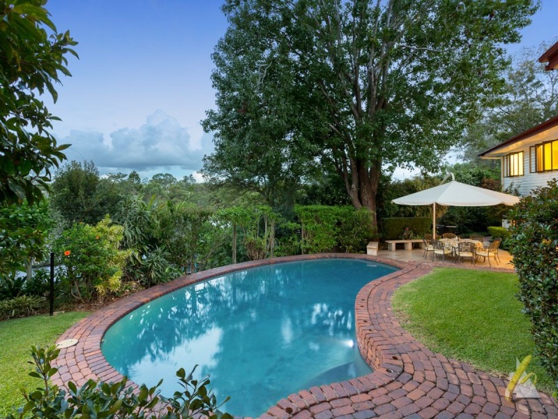 7 Baree Street, Kenmore QLD 4069