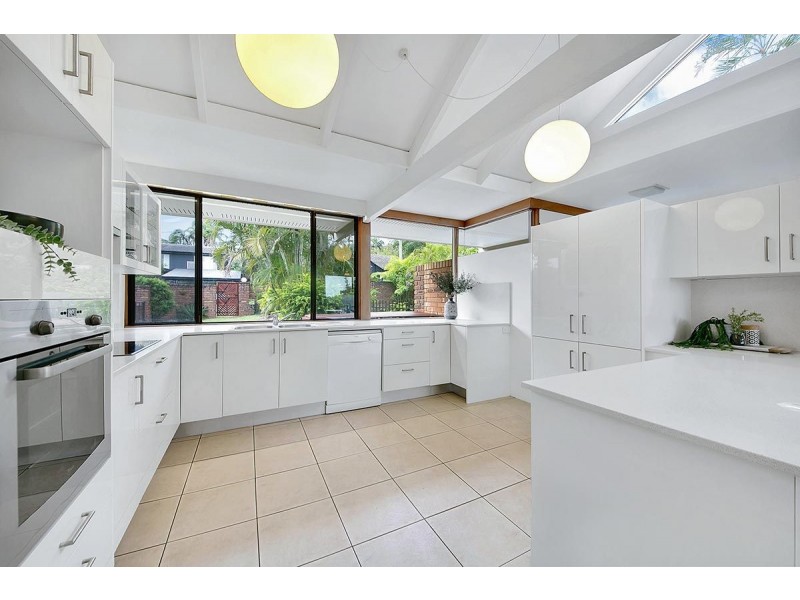 30 Struan Street, Chapel Hill QLD 4069