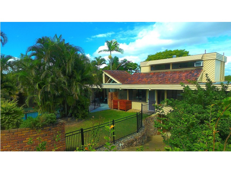 30 Struan Street, Chapel Hill QLD 4069