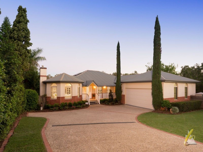 11 McConnell Crescent, Brookfield QLD 4069