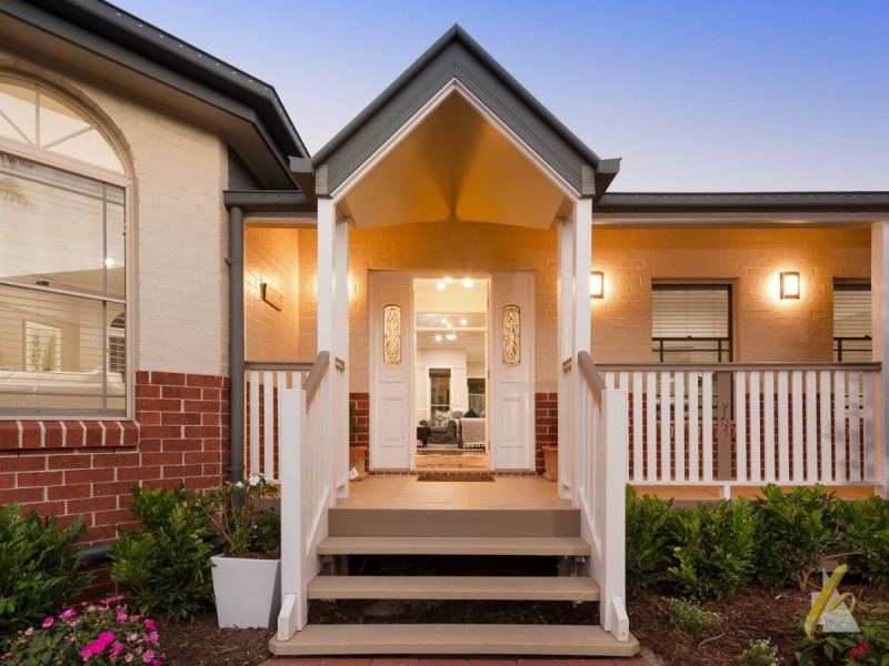 11 McConnell Crescent, Brookfield QLD 4069