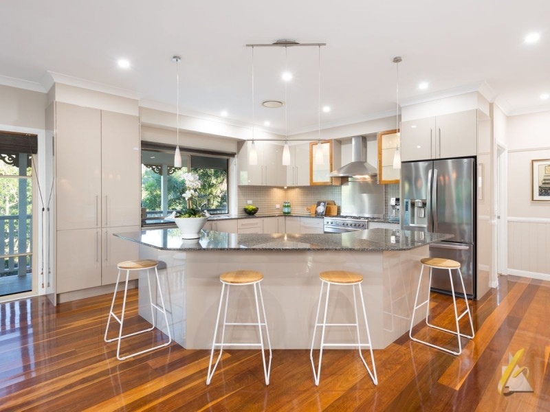 11 McConnell Crescent, Brookfield QLD 4069