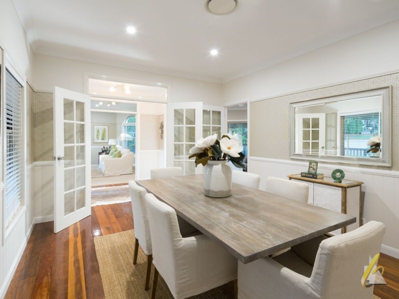 11 McConnell Crescent, Brookfield QLD 4069