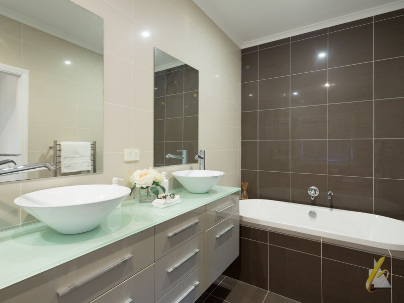 11 McConnell Crescent, Brookfield QLD 4069