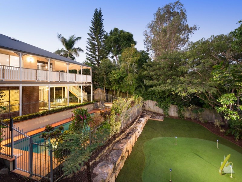 11 McConnell Crescent, Brookfield QLD 4069