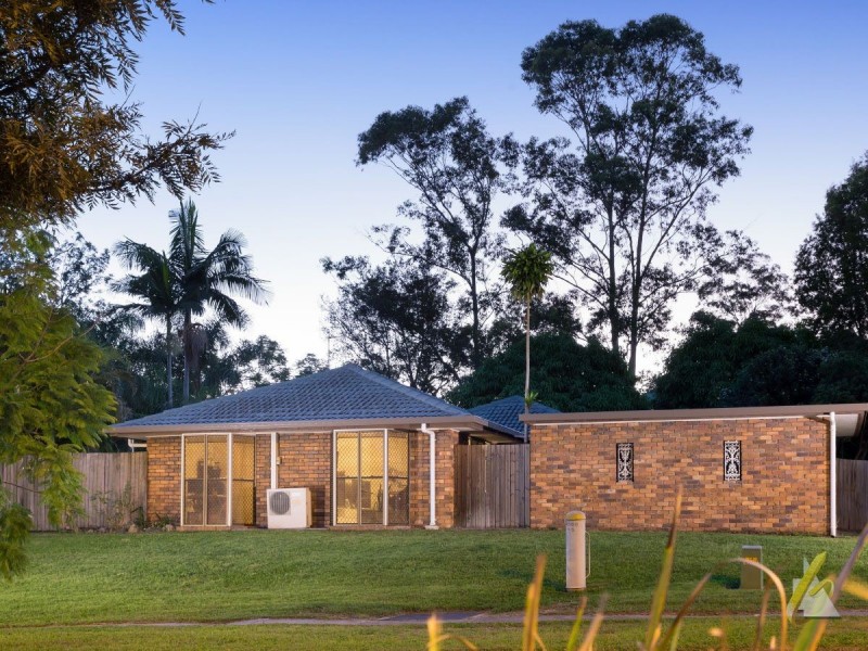 2 Lowan Street, Bellbowrie QLD 4070