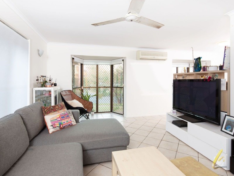 2 Lowan Street, Bellbowrie QLD 4070