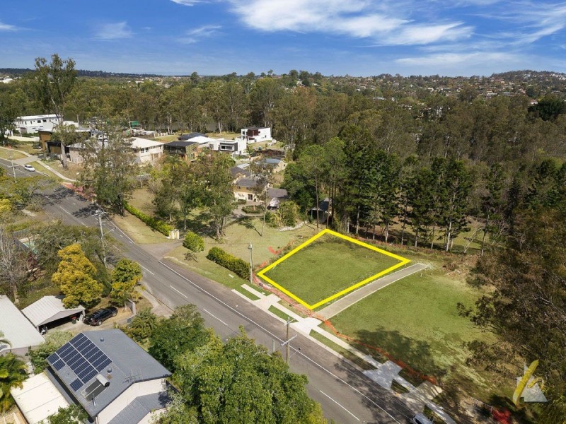 122 Sunset Road, Kenmore QLD 4069