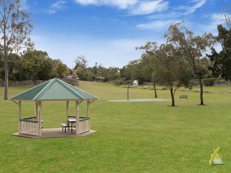 122 Sunset Road, Kenmore QLD 4069