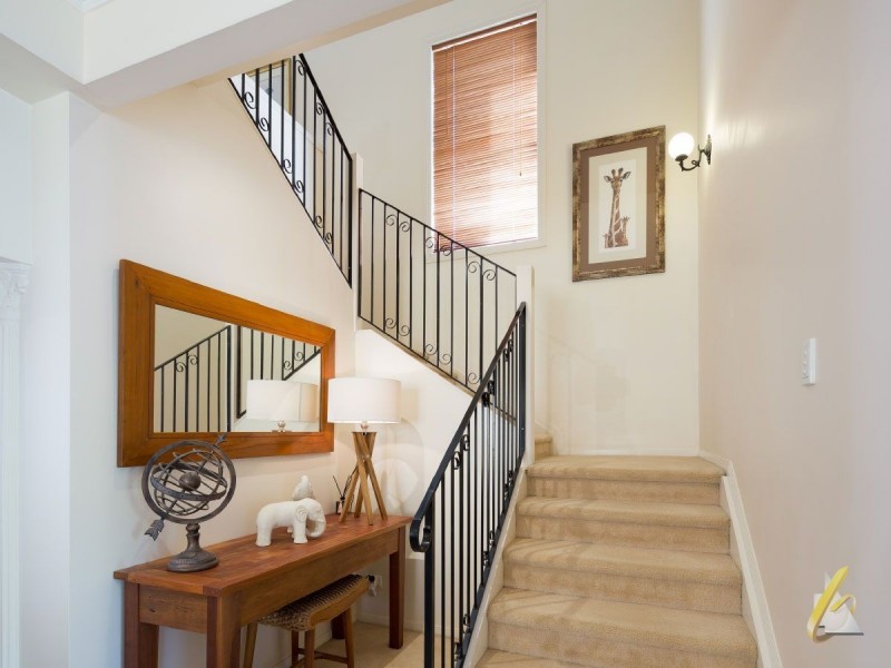 2 Jamieson Place, Brookfield QLD 4069
