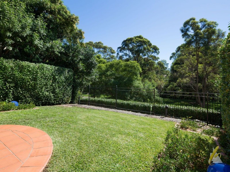 2 Jamieson Place, Brookfield QLD 4069