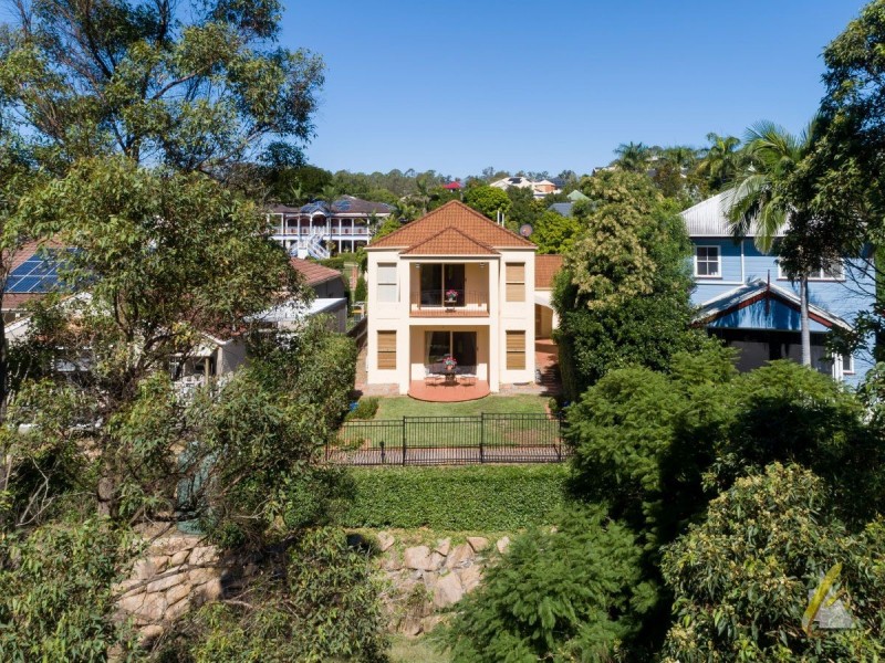 2 Jamieson Place, Brookfield QLD 4069