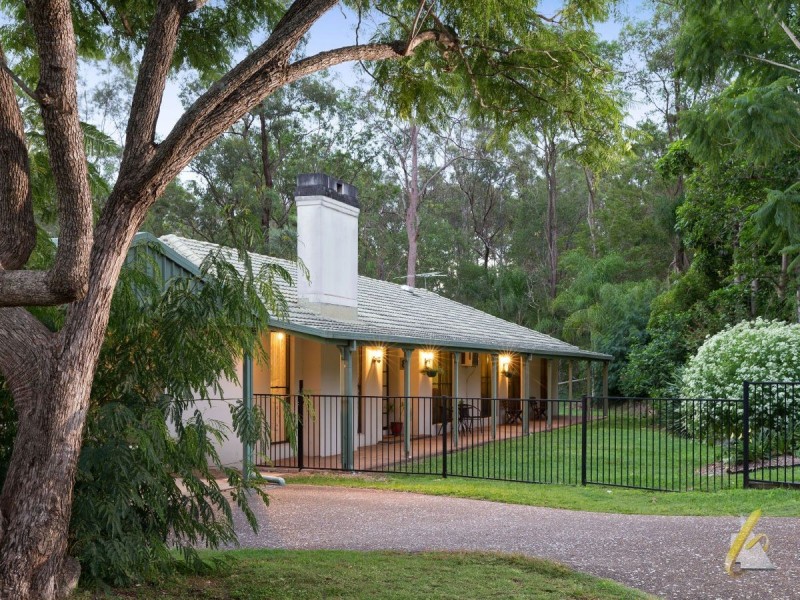 8 Pulas Place, Bellbowrie QLD 4070