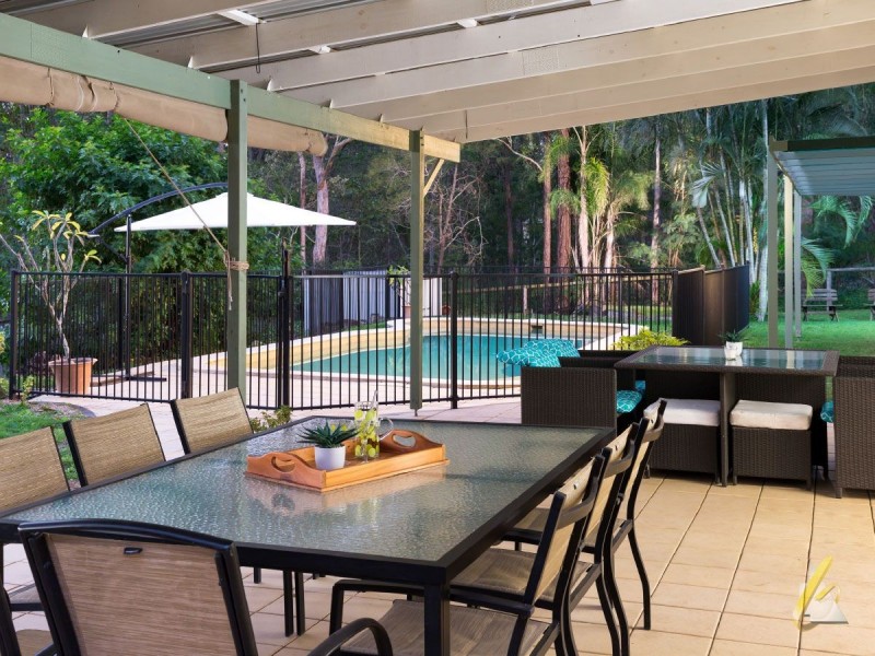 8 Pulas Place, Bellbowrie QLD 4070