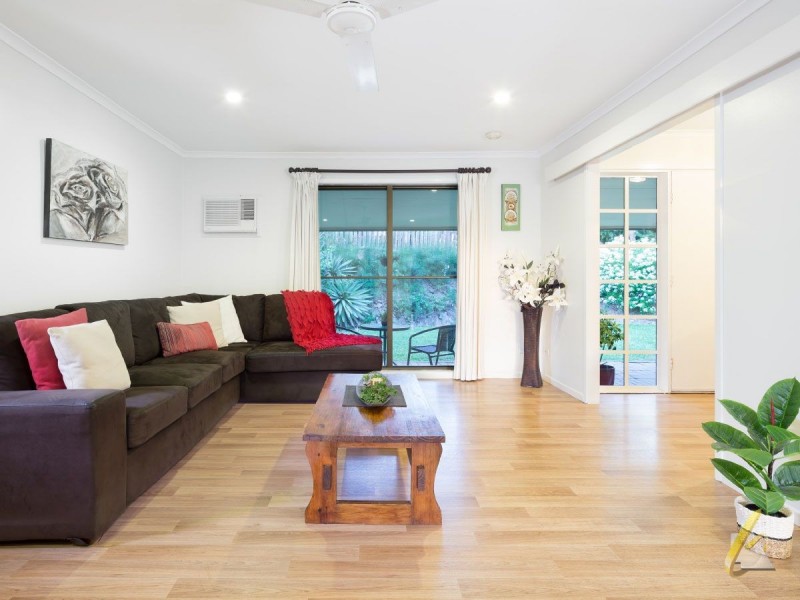 8 Pulas Place, Bellbowrie QLD 4070