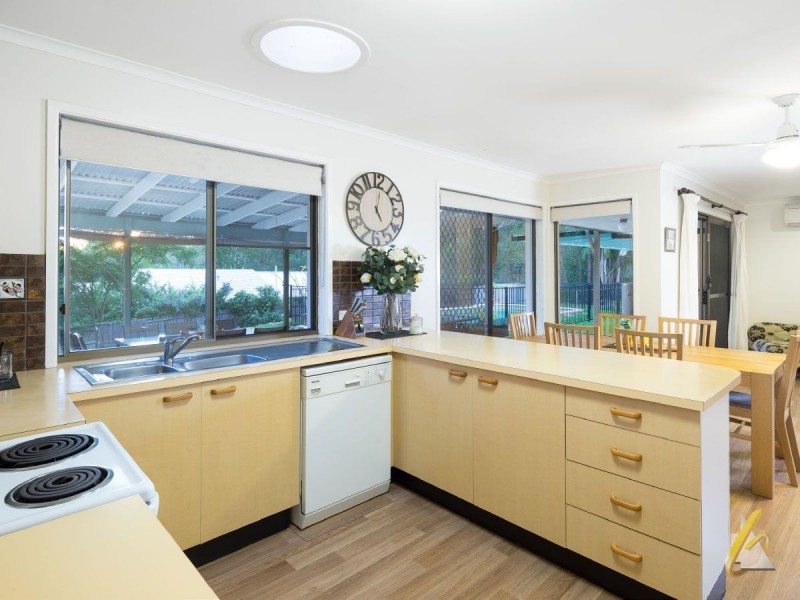 8 Pulas Place, Bellbowrie QLD 4070