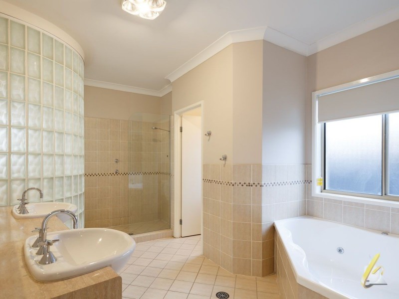 12 Brentwood Place, Moggill QLD 4070