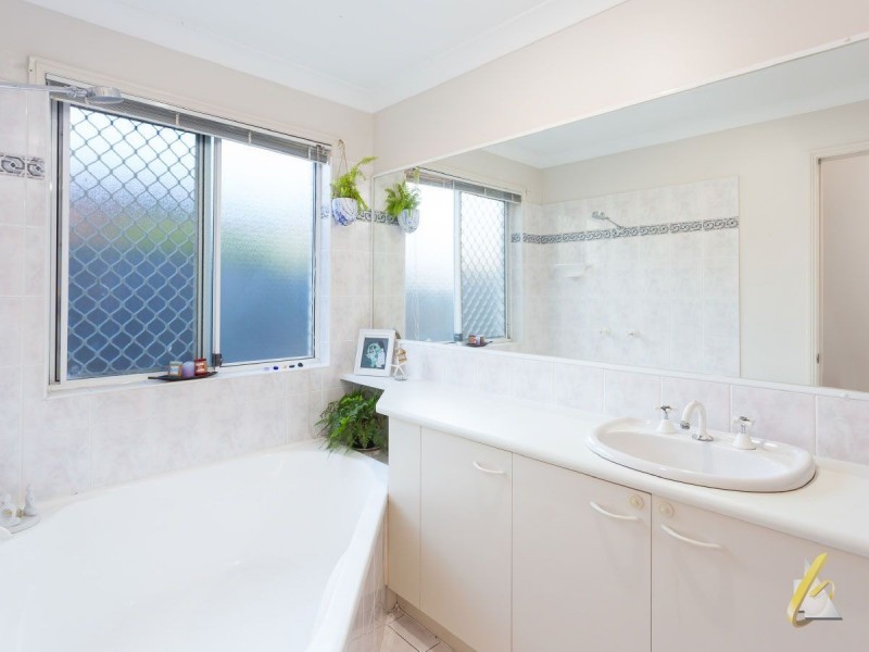 59 Lakeside Cres, Forest Lake QLD 4078