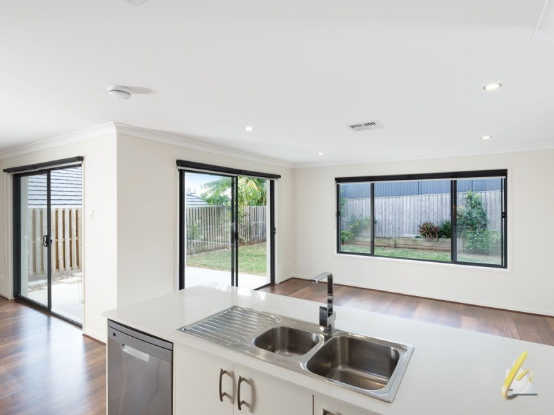 4 Berkshire Place, Heathwood QLD 4110