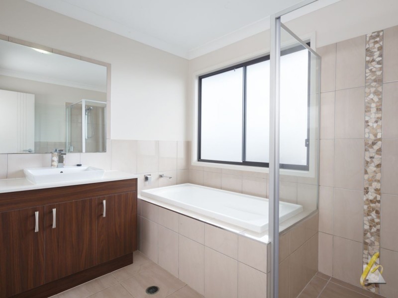 4 Berkshire Place, Heathwood QLD 4110